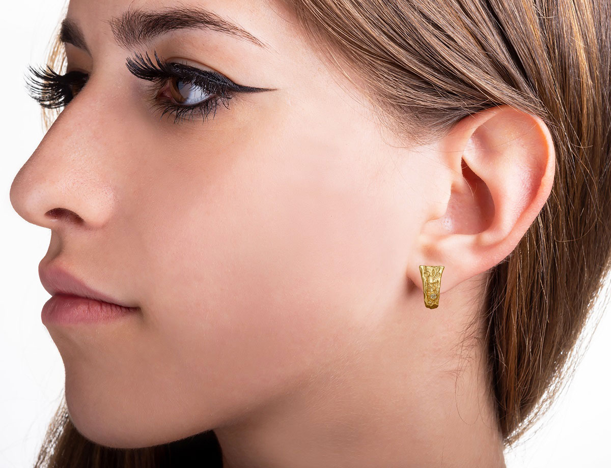 Ohrringe aus Gelbgold Diamanten 0,06ct. gehaemmert IM148 IM108