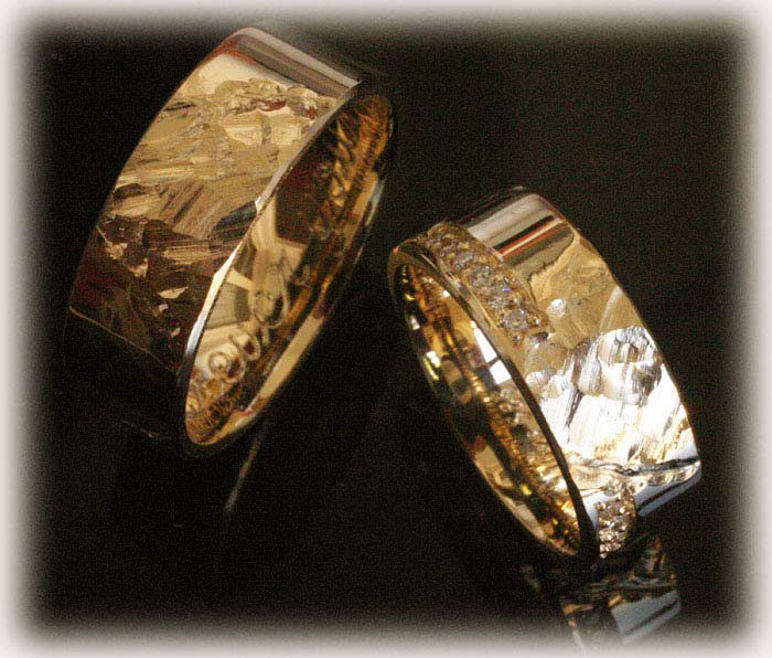 Trauringe Eheringe IM399 aus Gelbgold 750 gehaemmert mit Diamanten