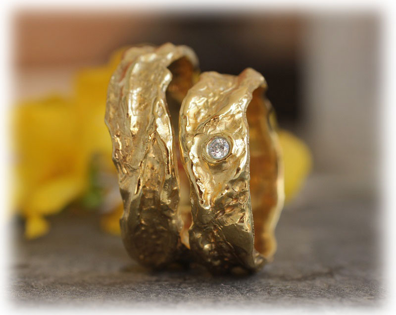 Ausgefallene Eheringe Hochzeitsringe IM148 aus Gelbgold Diamant